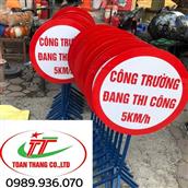 Biển báo công trường đang thi công