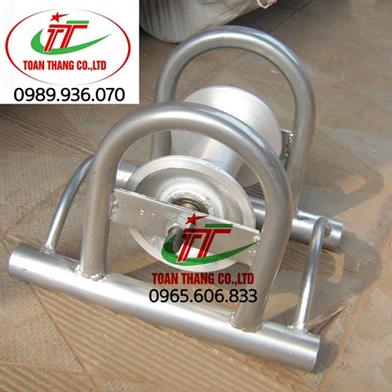 Con lăn kéo cáp mặt đất