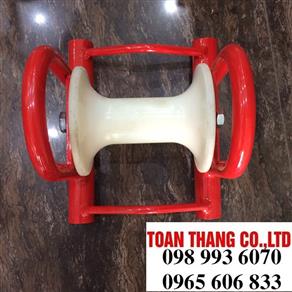 Con lăn kéo cáp mặt đất