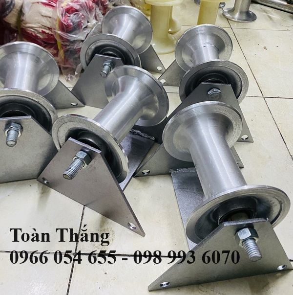 con lăn nhôm kéo dây điện 